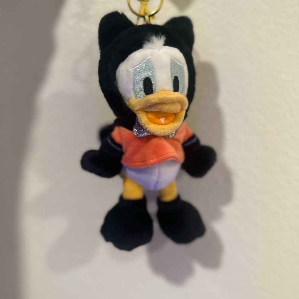 Disney Tokyo Japan Exclusive Halloween Daisy Duck Keychain Plush